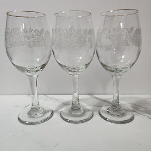 Elegant Clear Wine Glass Set